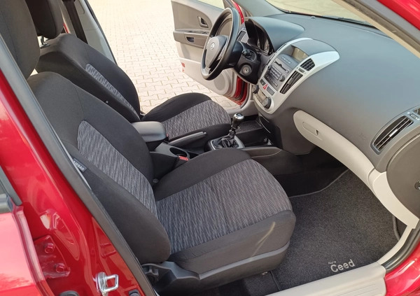 Kia Ceed cena 15500 przebieg: 208000, rok produkcji 2008 z Wągrowiec małe 301